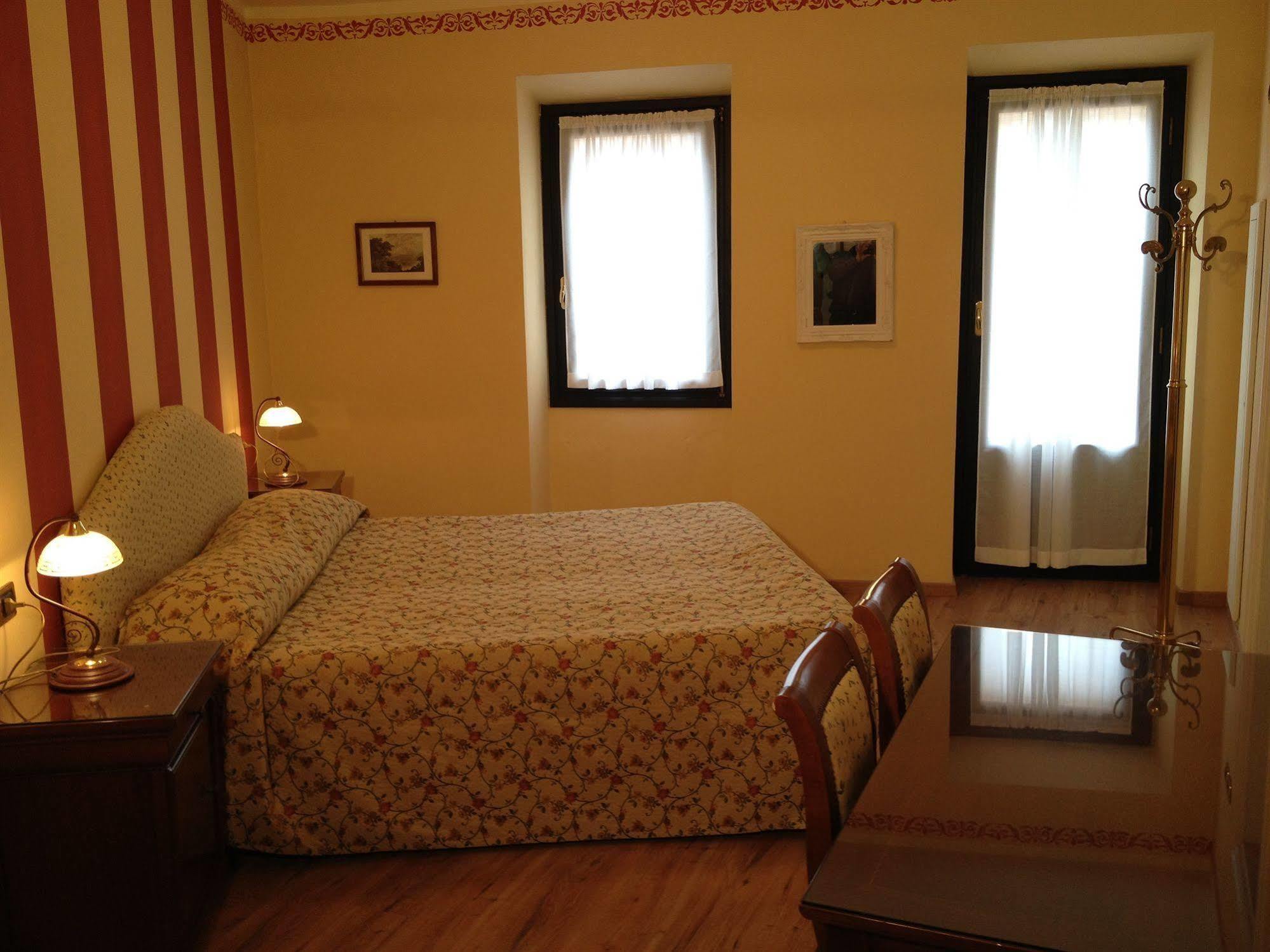 Hotel Du Lac מנאג'יו מראה חיצוני תמונה